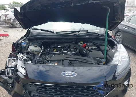 2021 Ford Escape Titanium z USA, uszkodzony, nr VIN 1FMCU9J97MUA77753